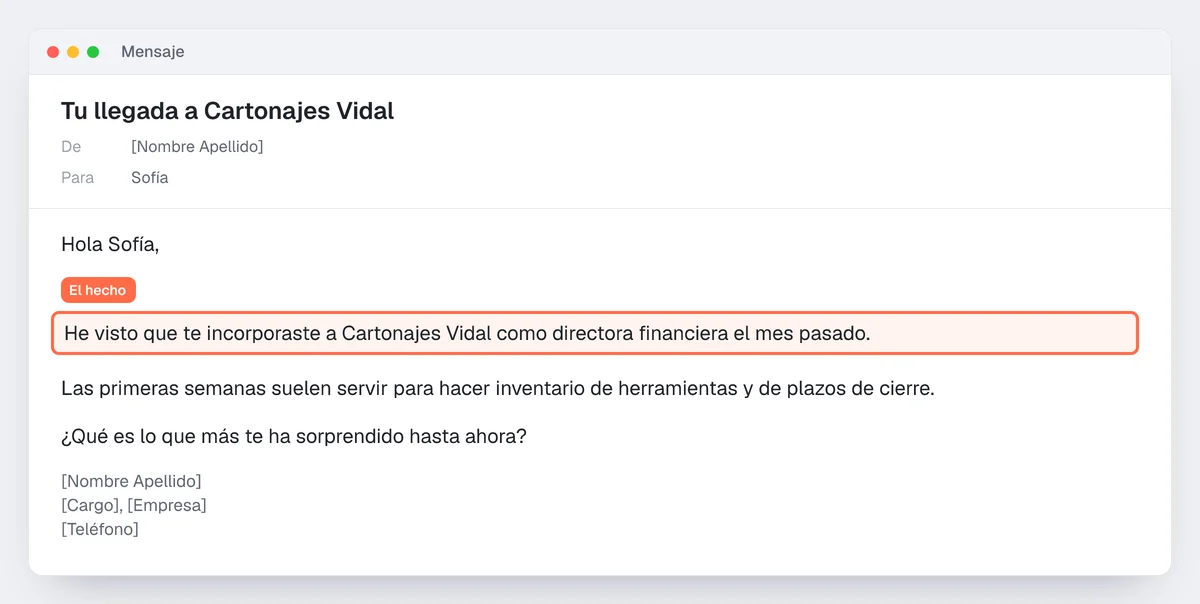 Ejemplo de email de prospección tras un cambio de puesto: asunto, primera frase sobre el hecho (resaltada), pregunta, firma