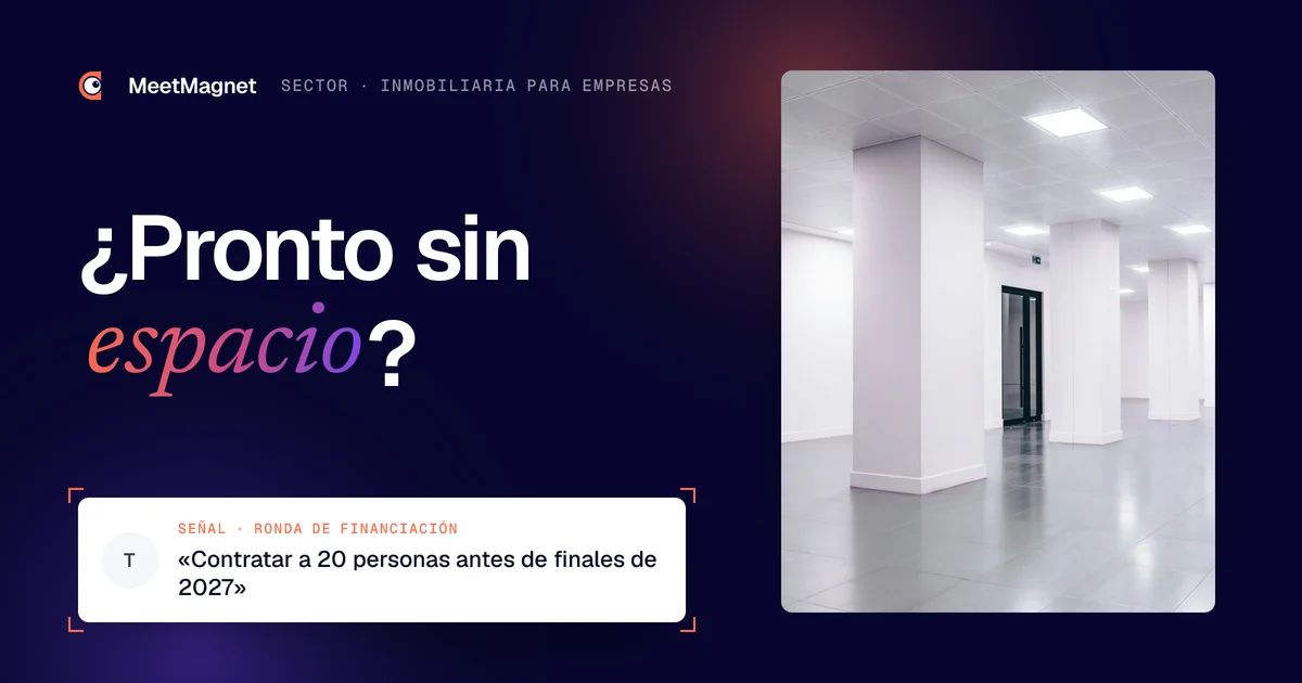 Planta de oficinas vacía y luminosa