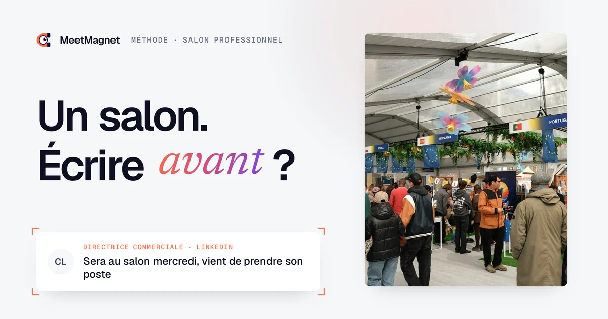 Visiteurs dans les allées d’un salon professionnel